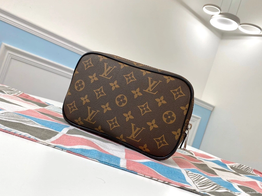 Official oldcobbler VUITTON LOUIS PM POUCH TOILETRY 0730